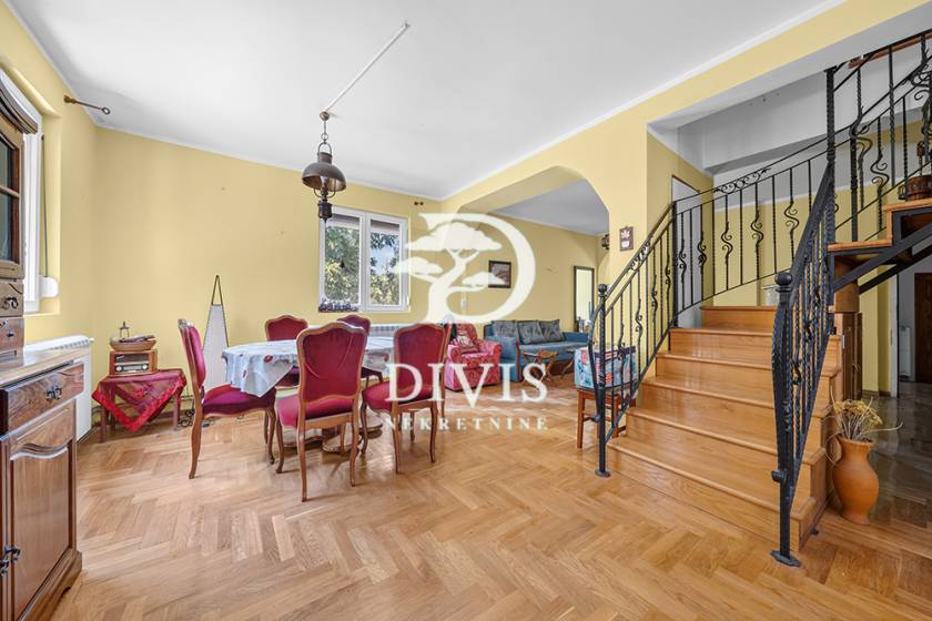 Kuća · 320 m² · Topola